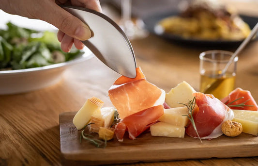 『第2の指先』で料理中の手の汚れやプチストレスを解消！オークスの「魔法のトング」