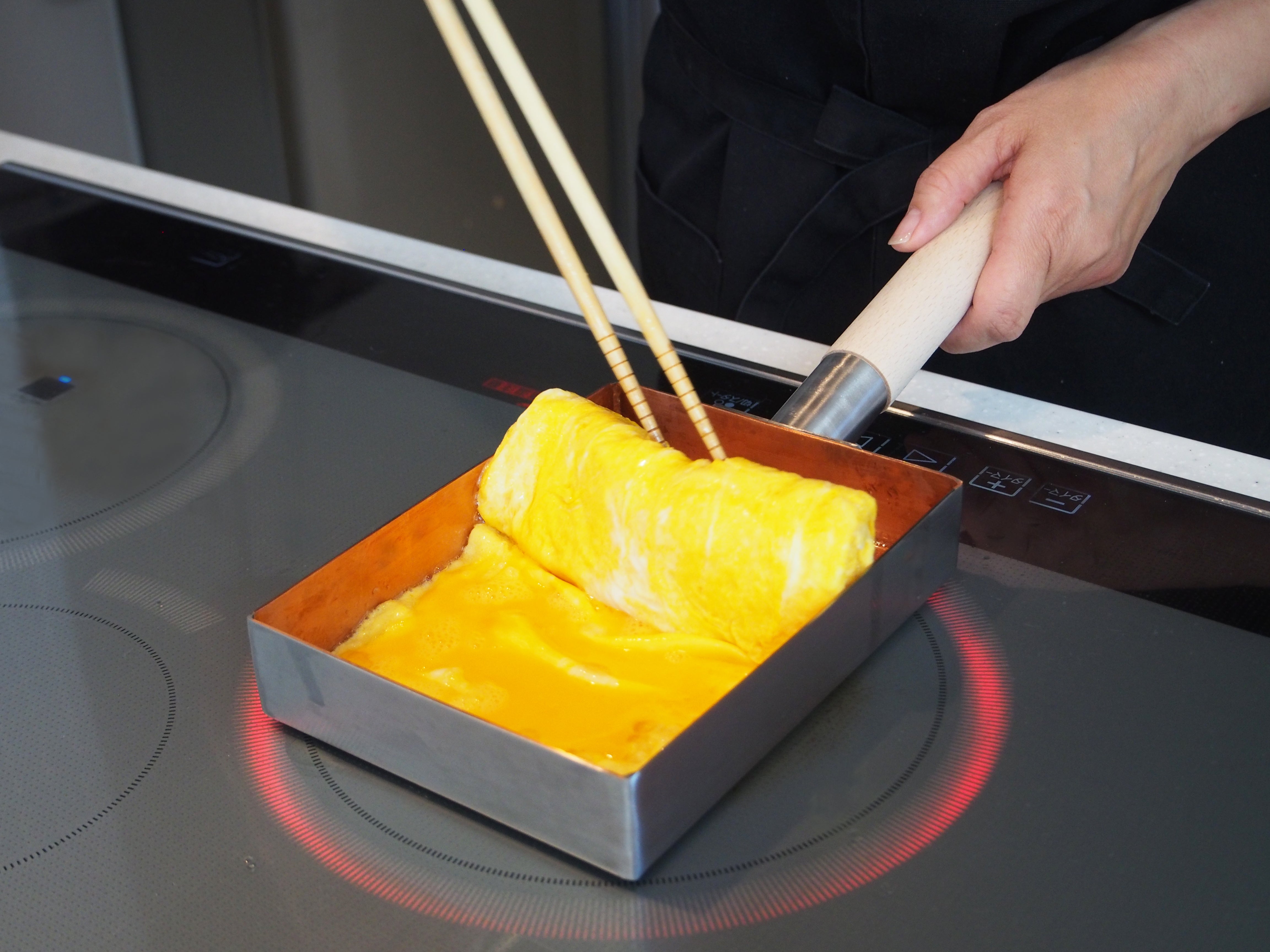 ご家庭にプロ料理人の技を。銅製卵焼きフライパンで叶える“ふわふわの卵焼き”