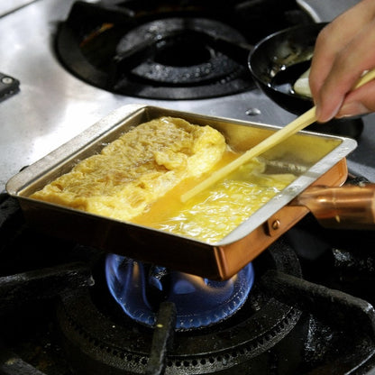 日本製 燕三条 銅の玉子焼き器 関西型 13.5cm レシピ付き プロ仕様 玉子焼き器 卵焼き器 玉子焼きフライパン 卵焼きフライパン エッグパン だし巻き卵 錫引き 銅製 国産(代引不可)