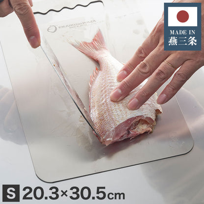 日本製 燕三条 チタンまな板 純チタン チタン製 まな板 Sサイズ 20.3×30.5cm 厚さ1mm カッティングボード 吊り下げ可能 軽い お手入れ簡単 におい移りなし 錆びにくい 清潔 キャンプ アウトドア